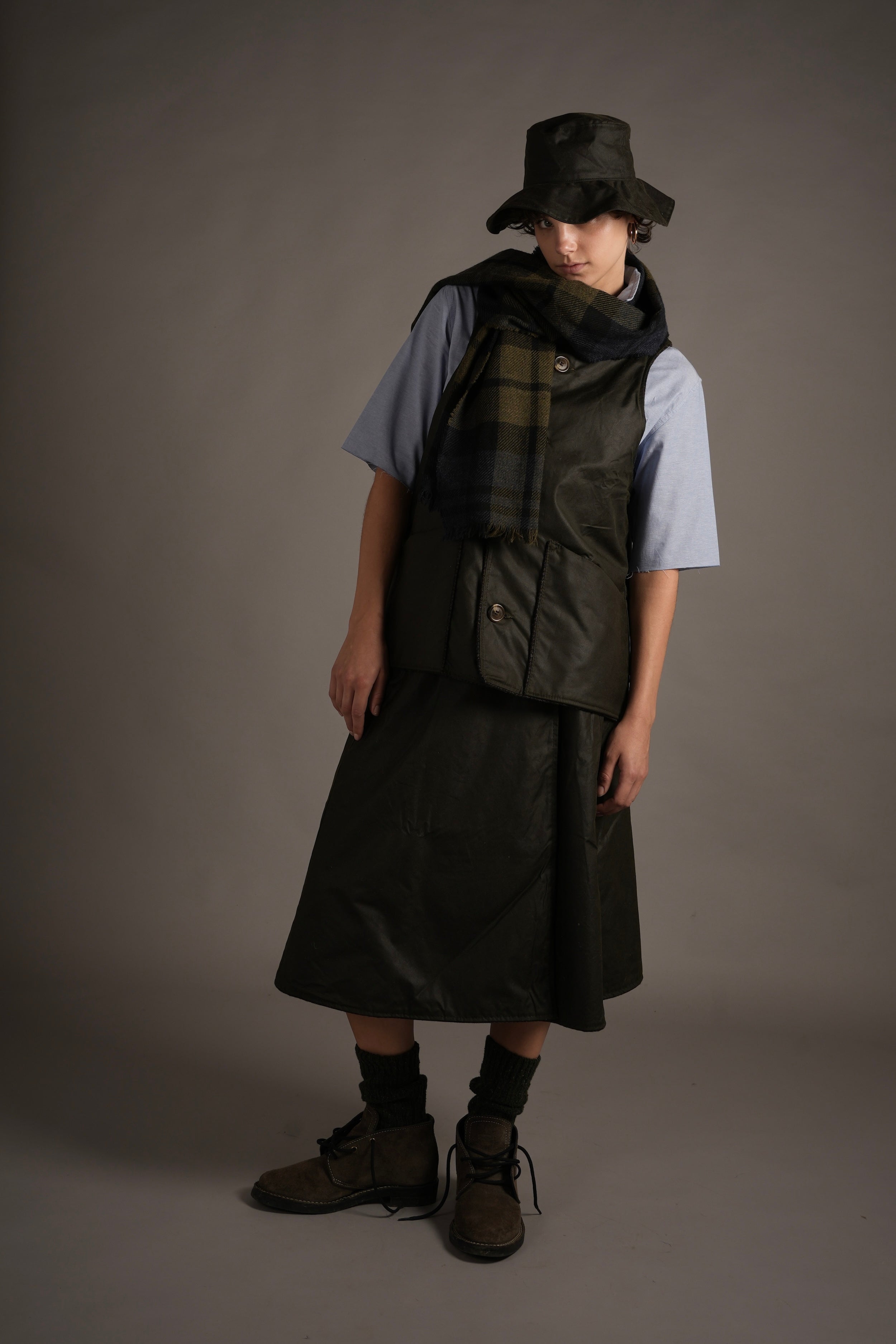 Els Wears Carrier Company Wax Rain Hat In Olive