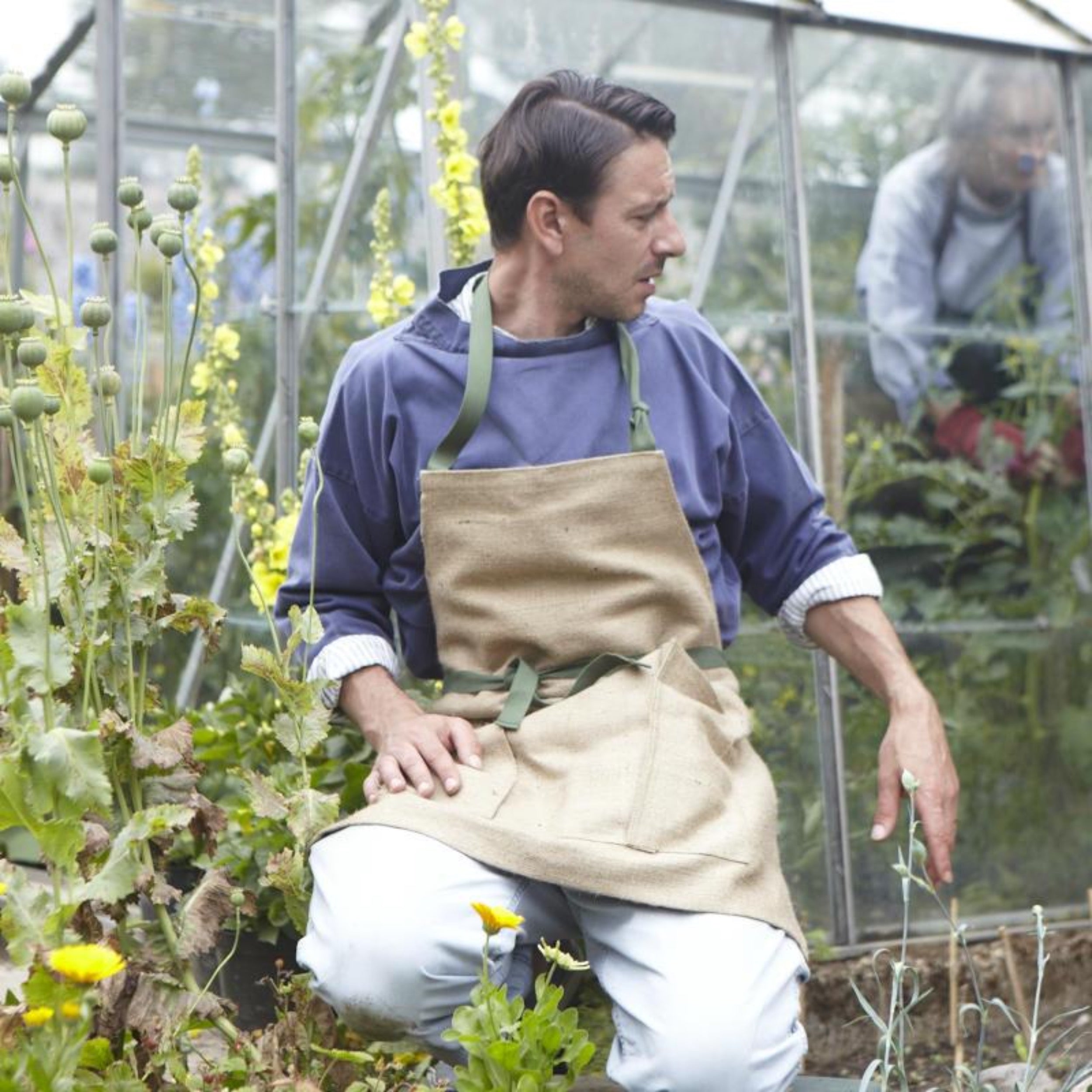 Gardener wears Carrier Company Short Jute Apron